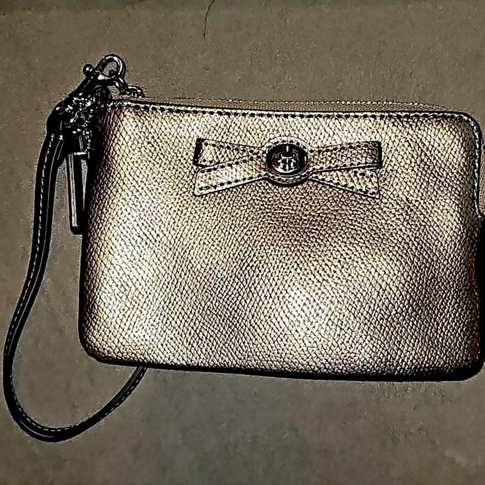 COACH NWOT metallic wristlet with a bow